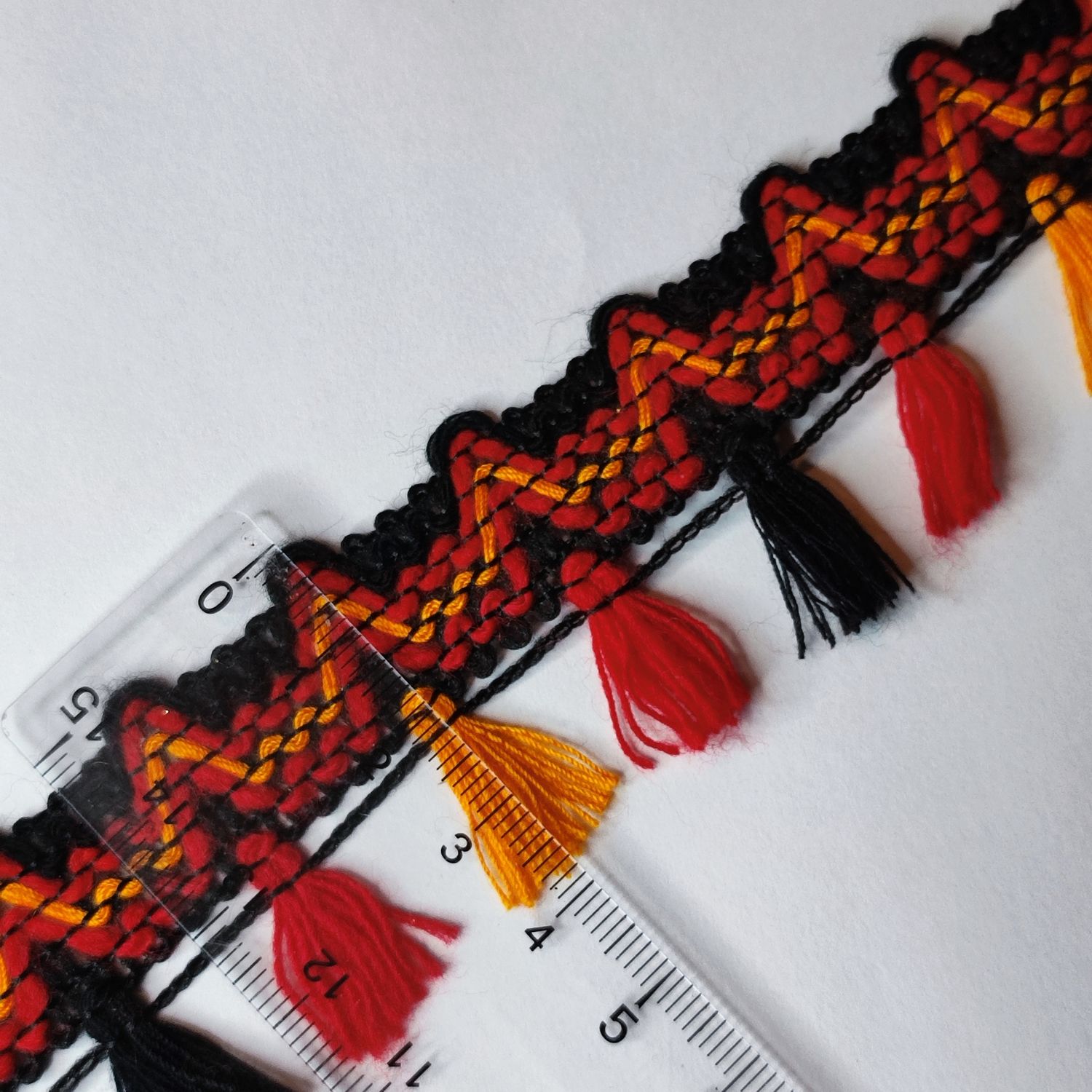 Galon kabyle 4 cm pompons noir/rouge/orange Galon kabyle 4 cm pompons noir/rouge/orange