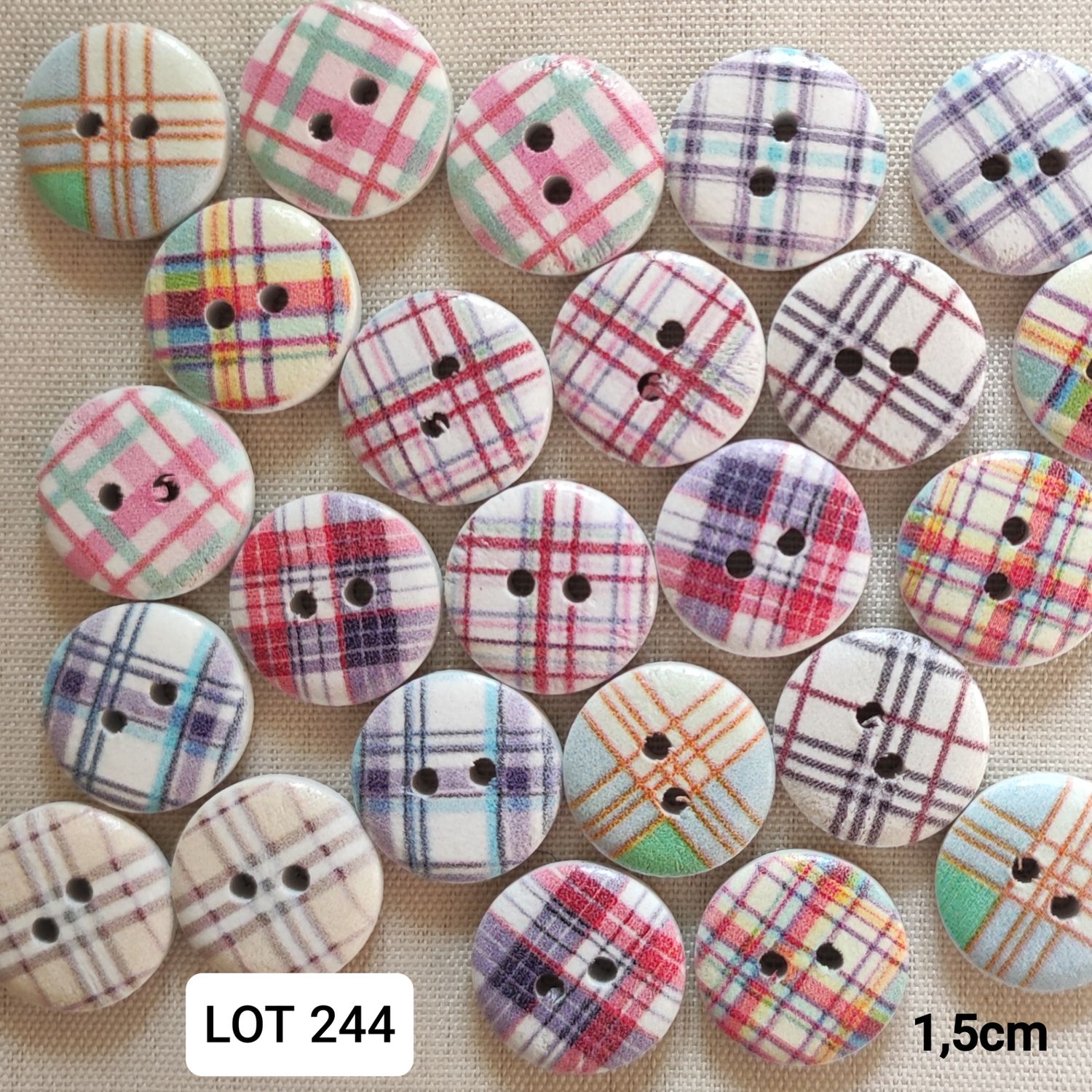 10 boutons en bois motif écossais LOT 244