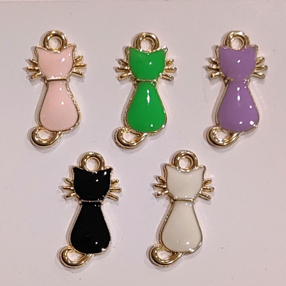 Pendentif chat fond doré (choisissez vos couleurs)
