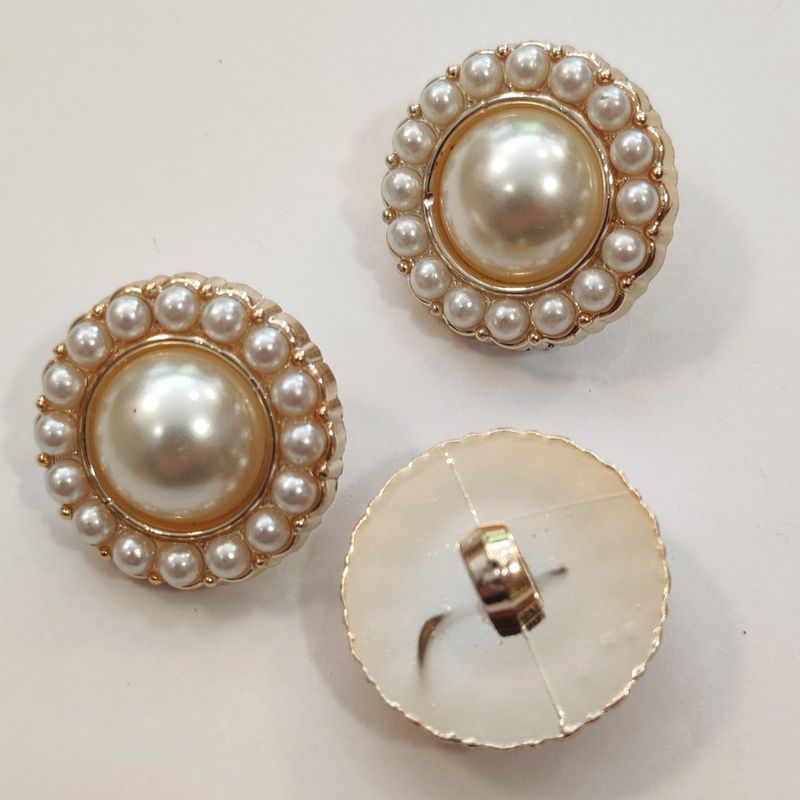 Bouton doré avec perles 21mm