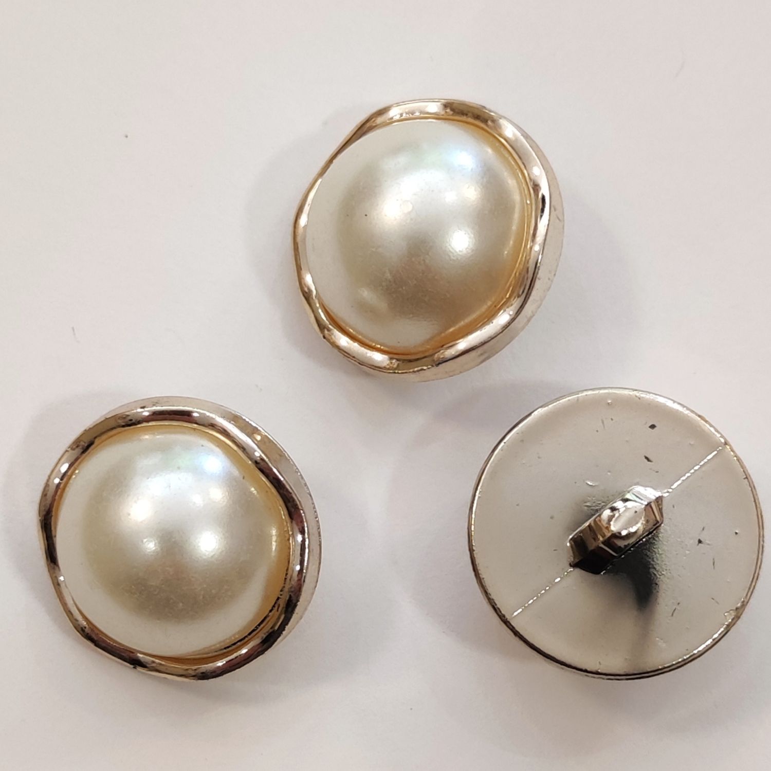 Bouton avec perle contour ondulé 21mm