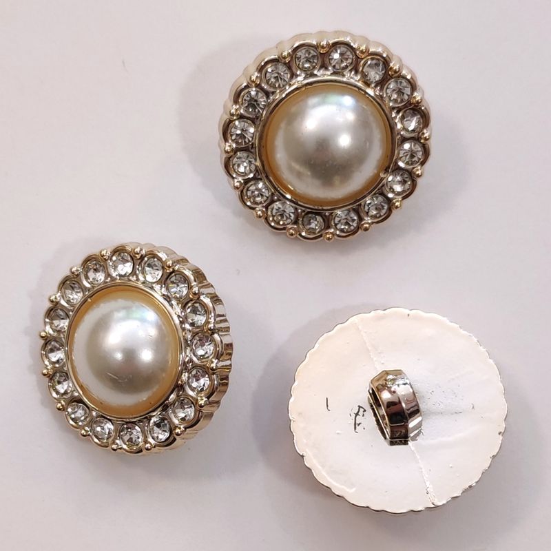 Bouton doré avec strass et perles 21mm