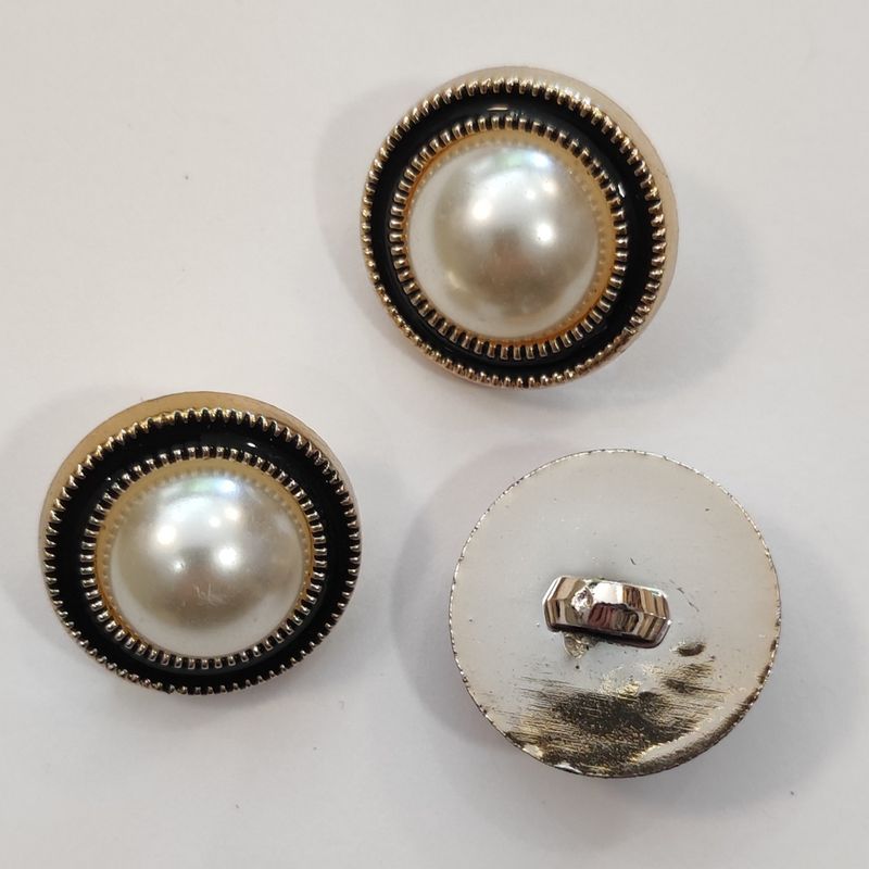 Bouton doré avec contour noir et perle 21mm