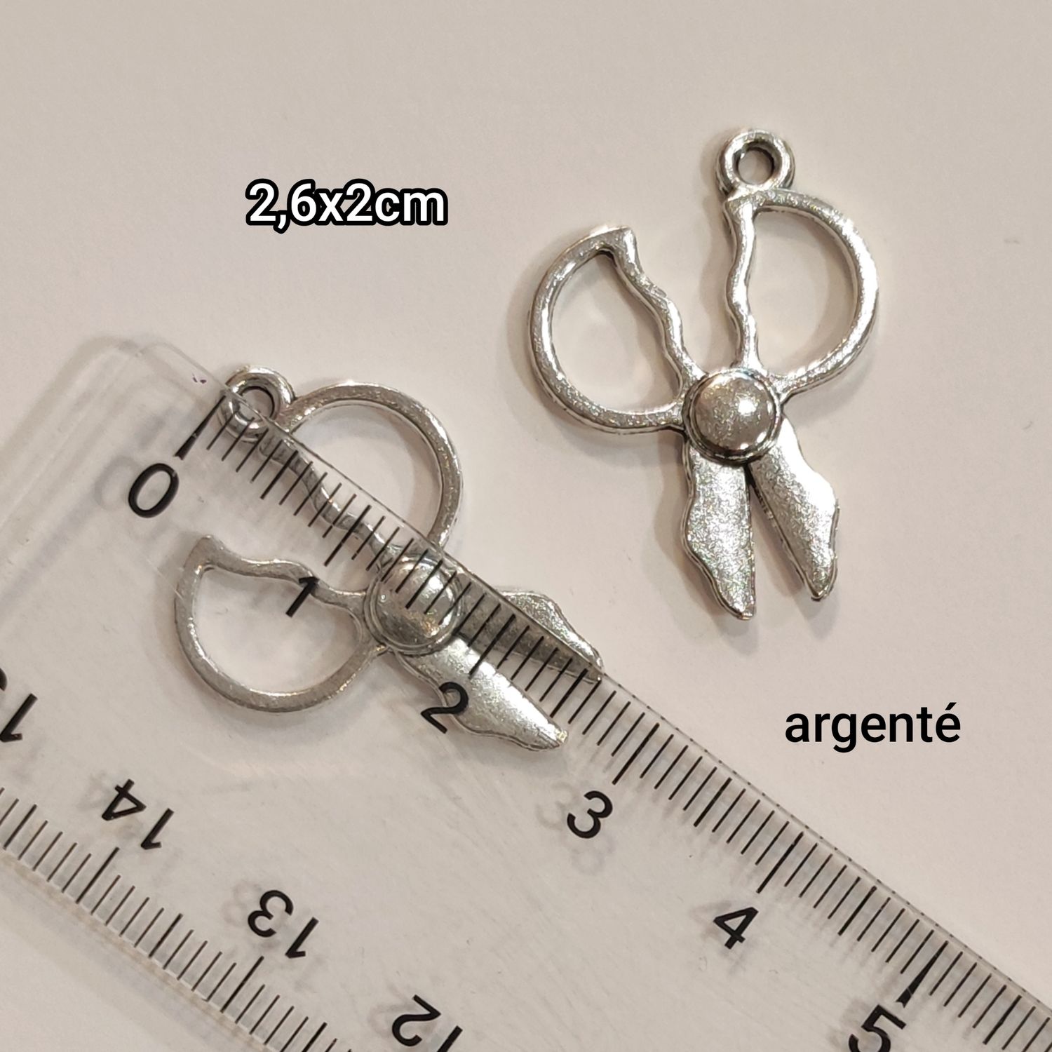 Pendentif ciseau argenté