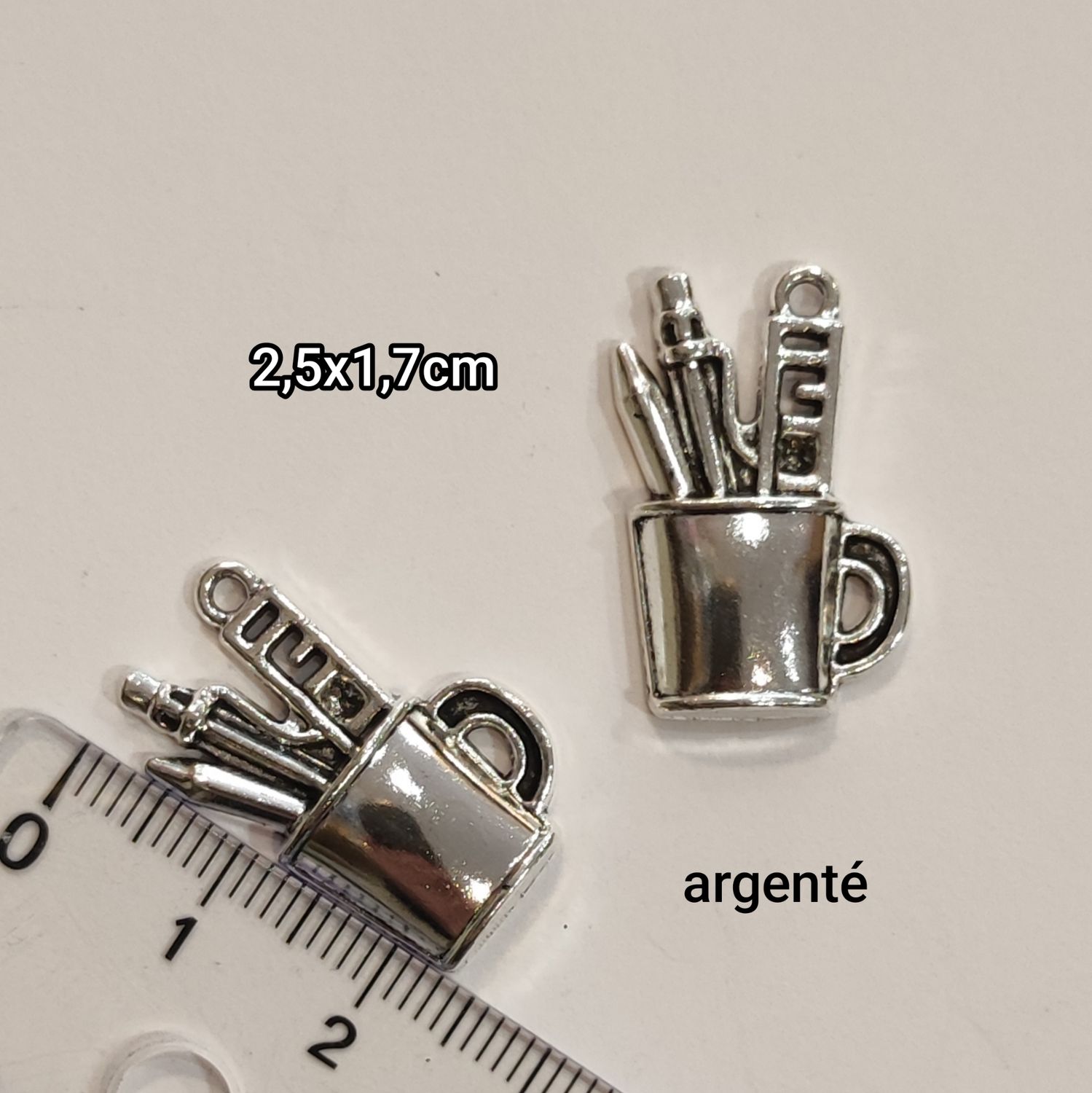 Pendentif pot à crayons 