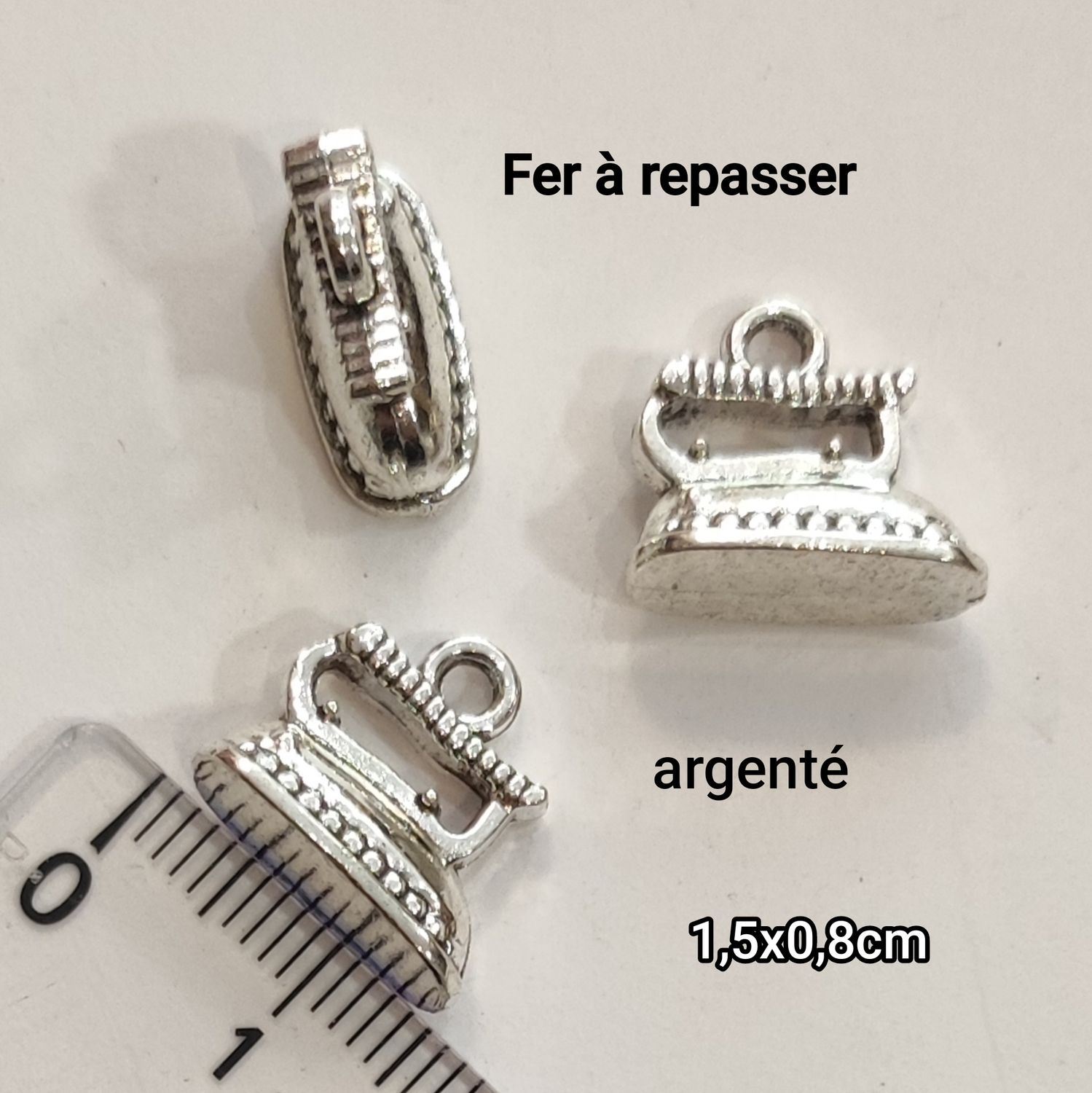 Pendentif fer à repasser 