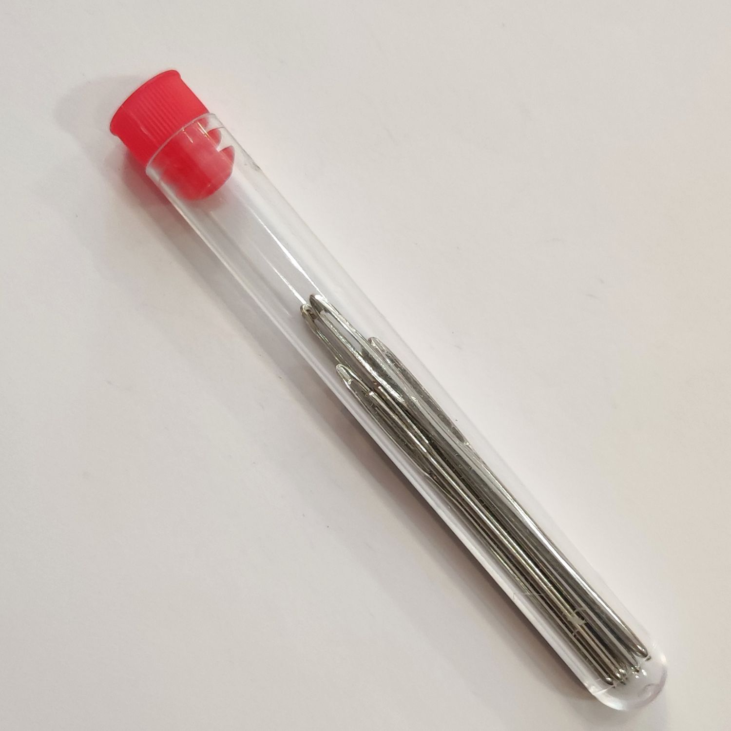 9 aiguilles à laine en tube