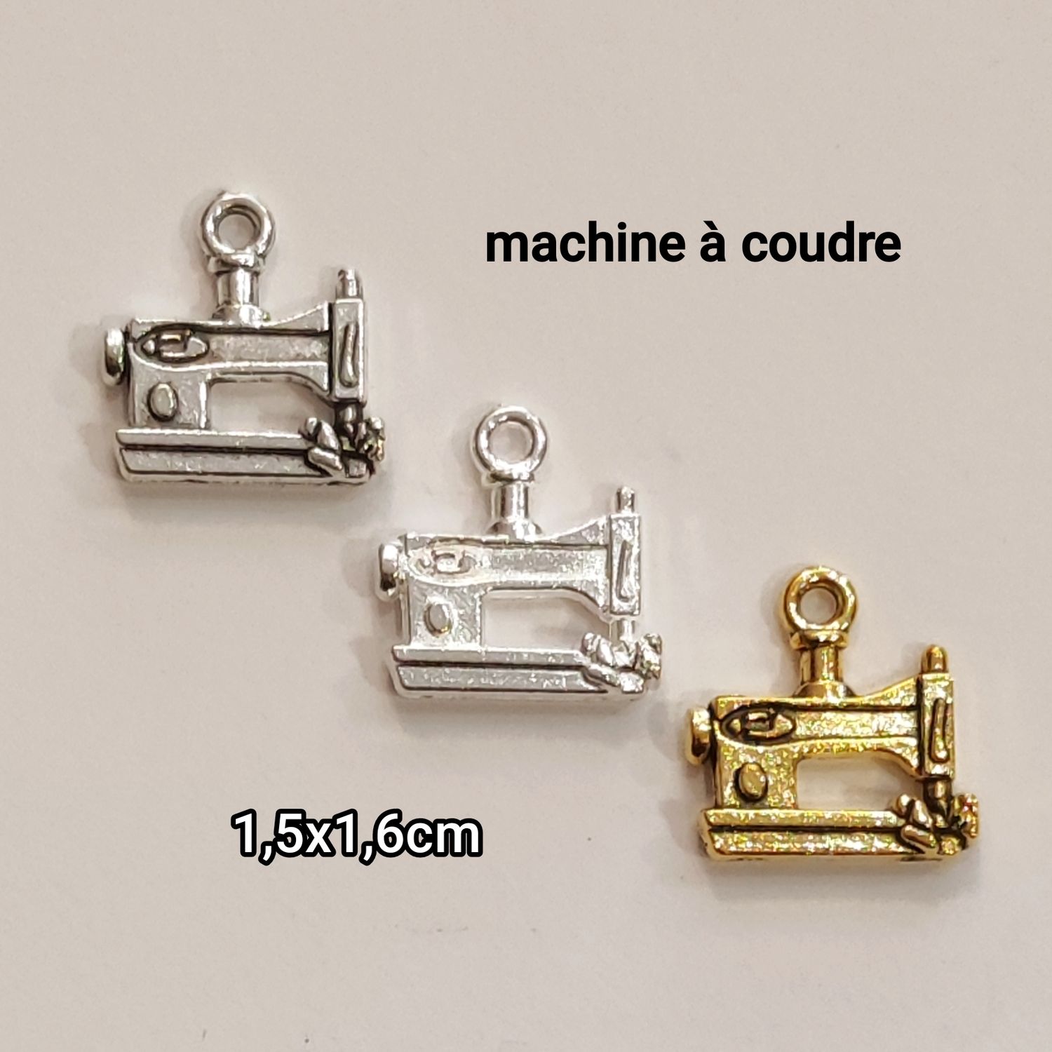 Pendentif machine à coudre (choisissez vos couleurs)
