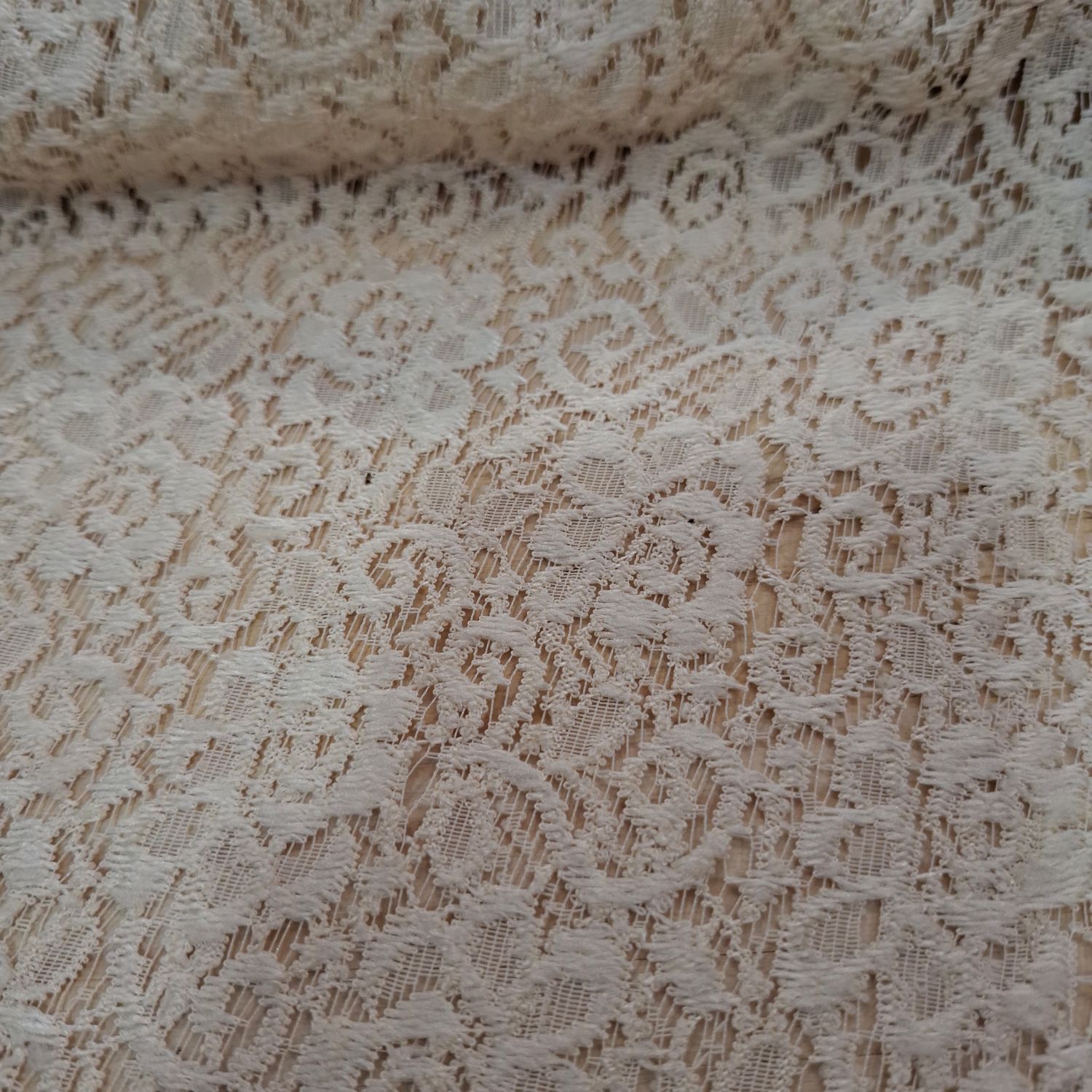 Dentelle beige non extensible au mètre