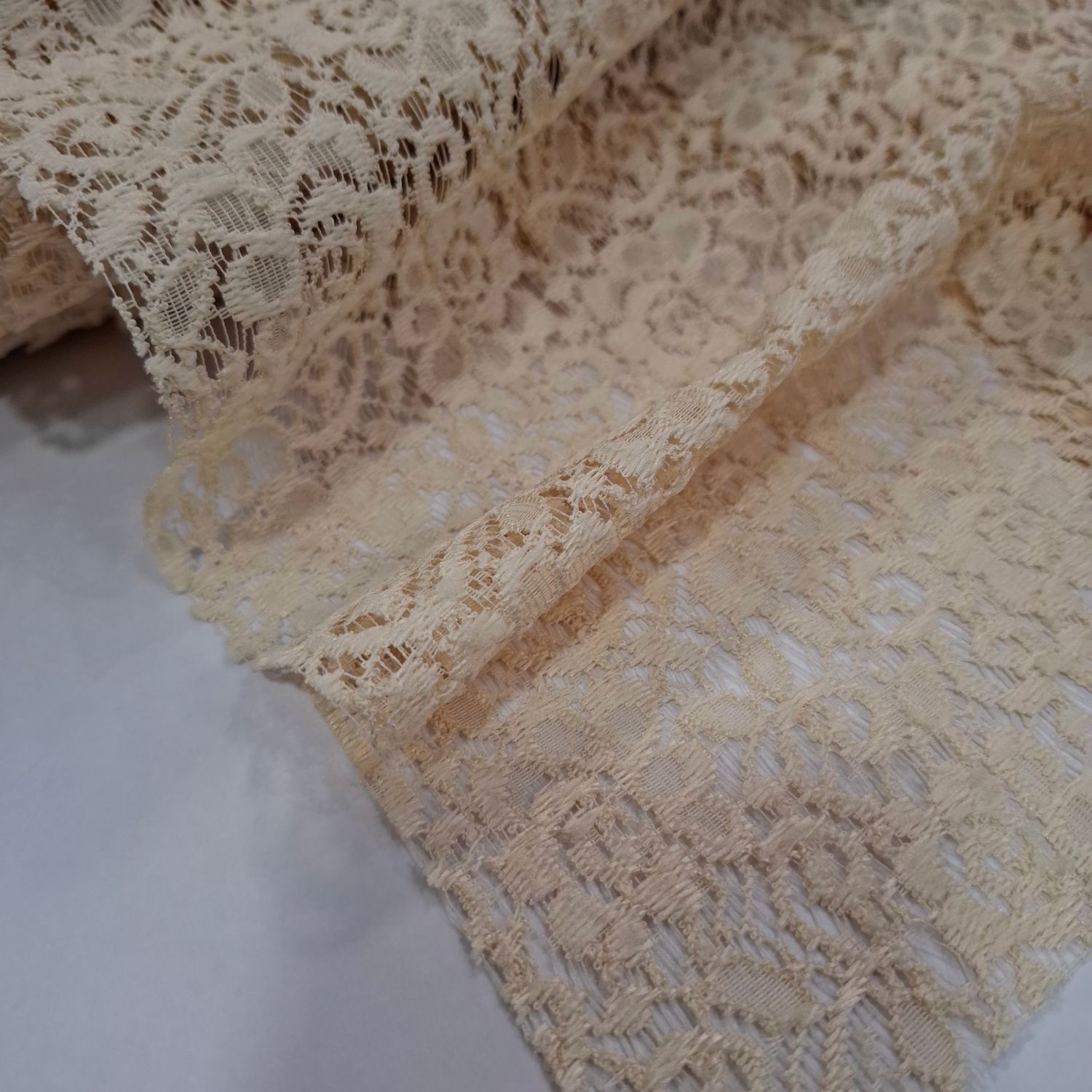 Dentelle beige non extensible au mètre