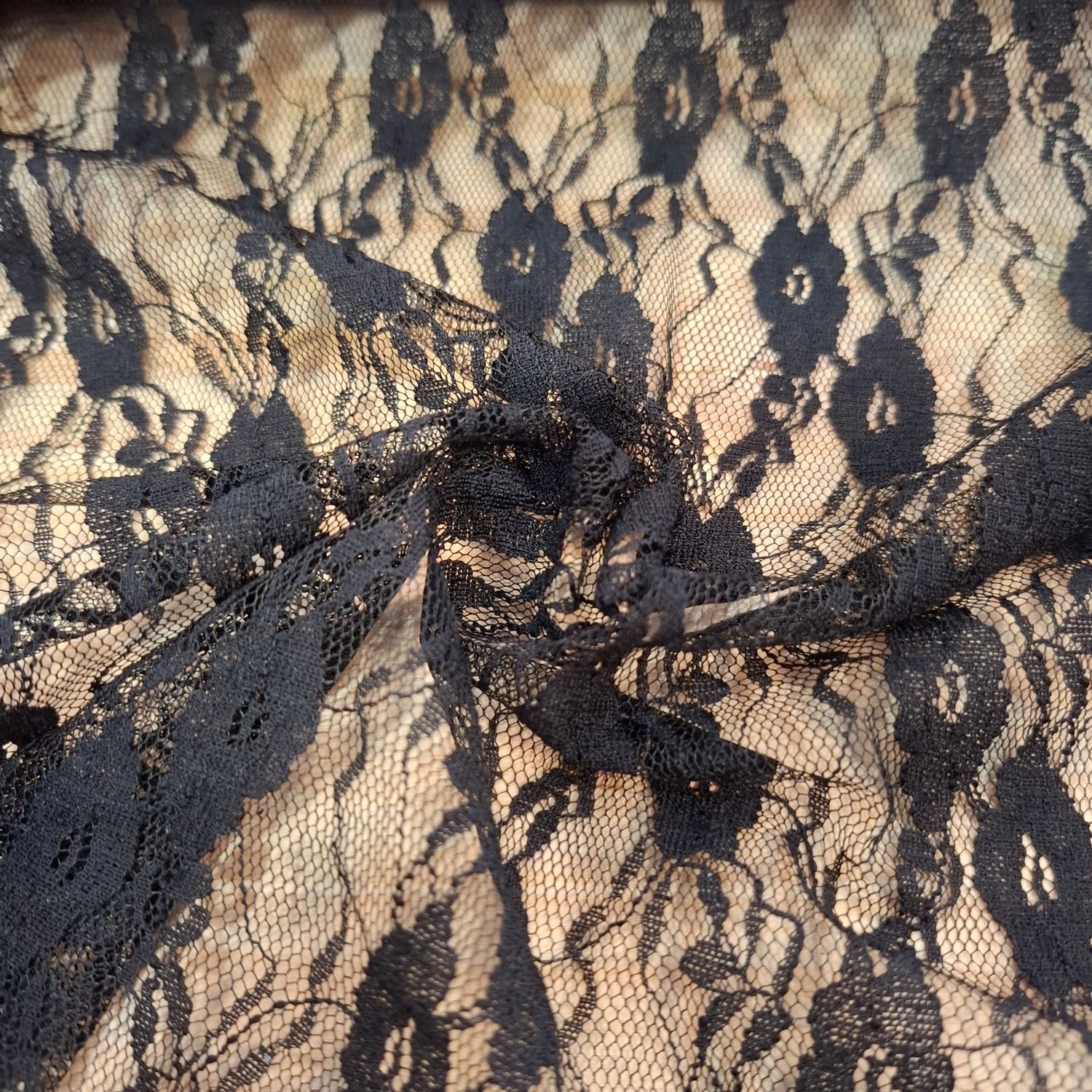 Dentelle noire extensible au mètre