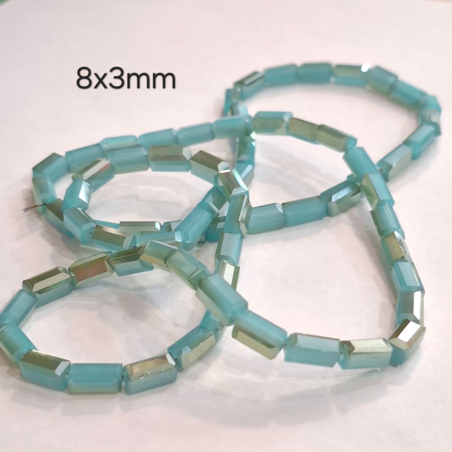 72 perles en verre tube bleu menthe 8x3mm