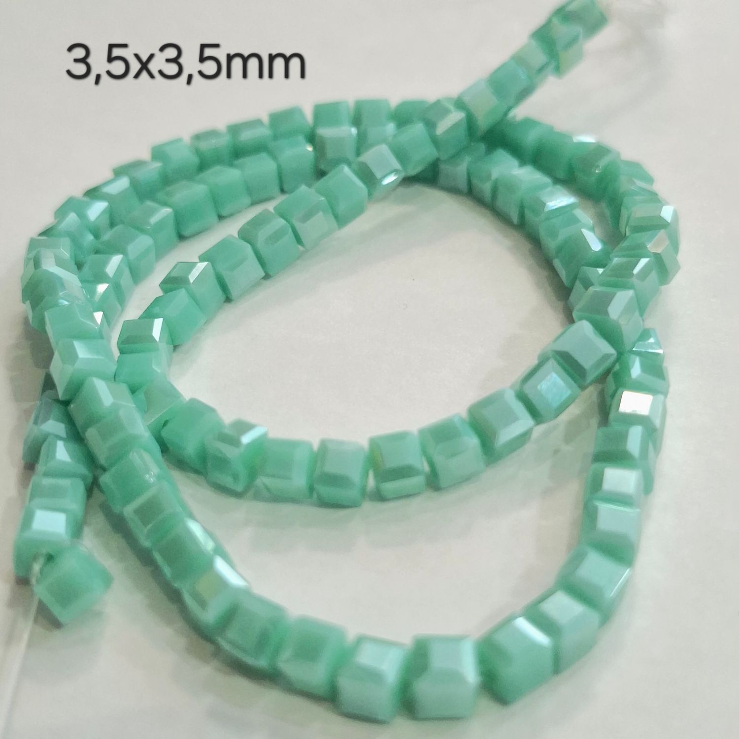 100 perles en verre cube 3,5x3,5mm vert turquoise clair 