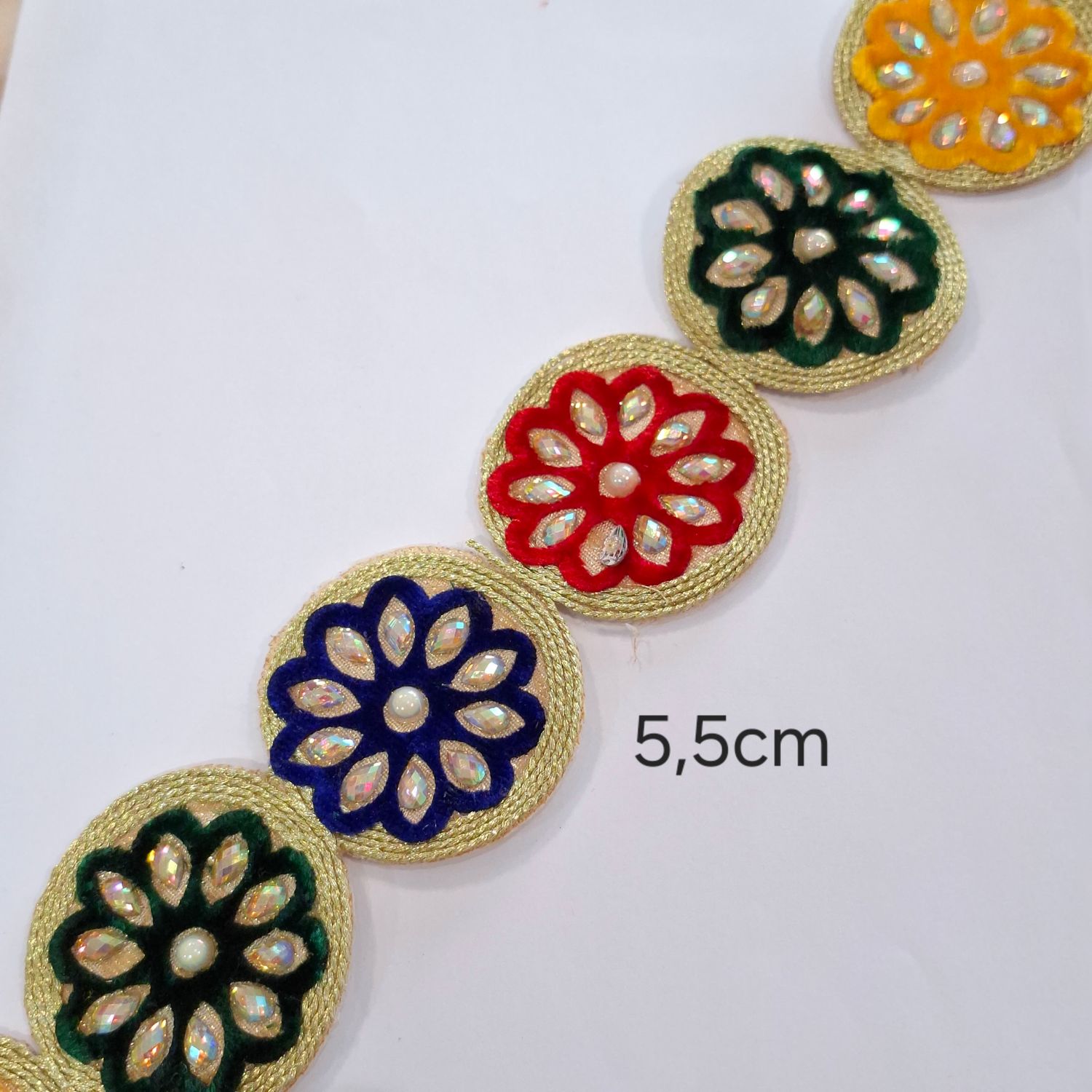 Galon doré avec fleurs 5,5cm