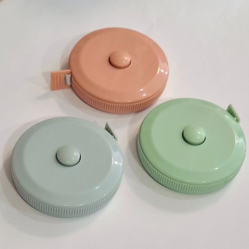 Mètre ruban enroulé (3 couleurs)