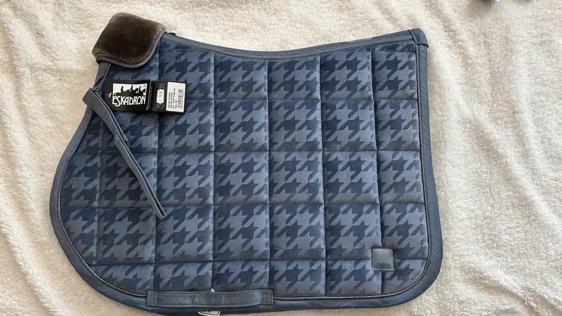 Eskadron - Tapis Velvet Stamp Jumping