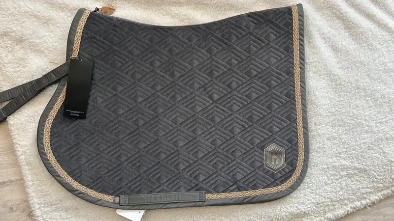 Eskadron - Tapis Velvet Emblem Heritage 2023
