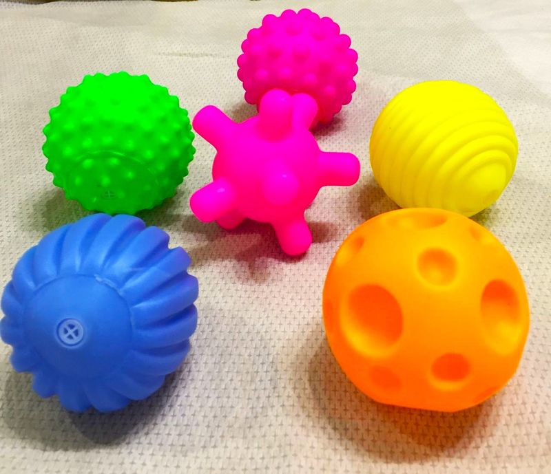 Touch Sensory Balls (IPCT102)- استعارة فقط لأعضاء نادى اى بى ويف للعلوم و التكنولوجيا (1-3سنوات)