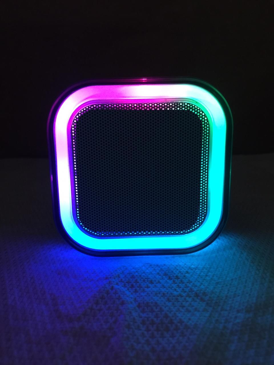 Mini Karaoke Machine  (IPCC119)- استعارة فقط لأعضاء نادى اى بى ويف للعلوم و التكنولوجيا (3-15years)
