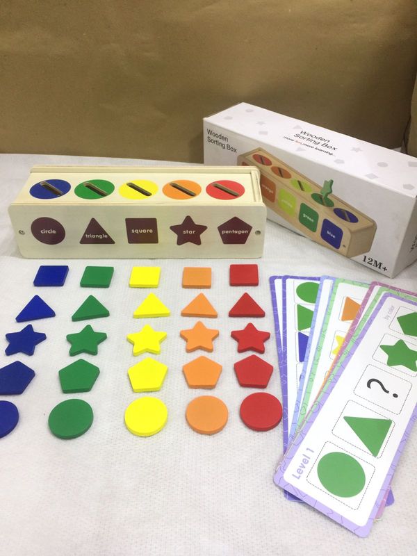 Wooden Sorting Box ( IPCW151) + باس ويف استعارة فقط لأعضاء نادى اى بى ويف للعلوم و التكنولوجيا (1-3years)