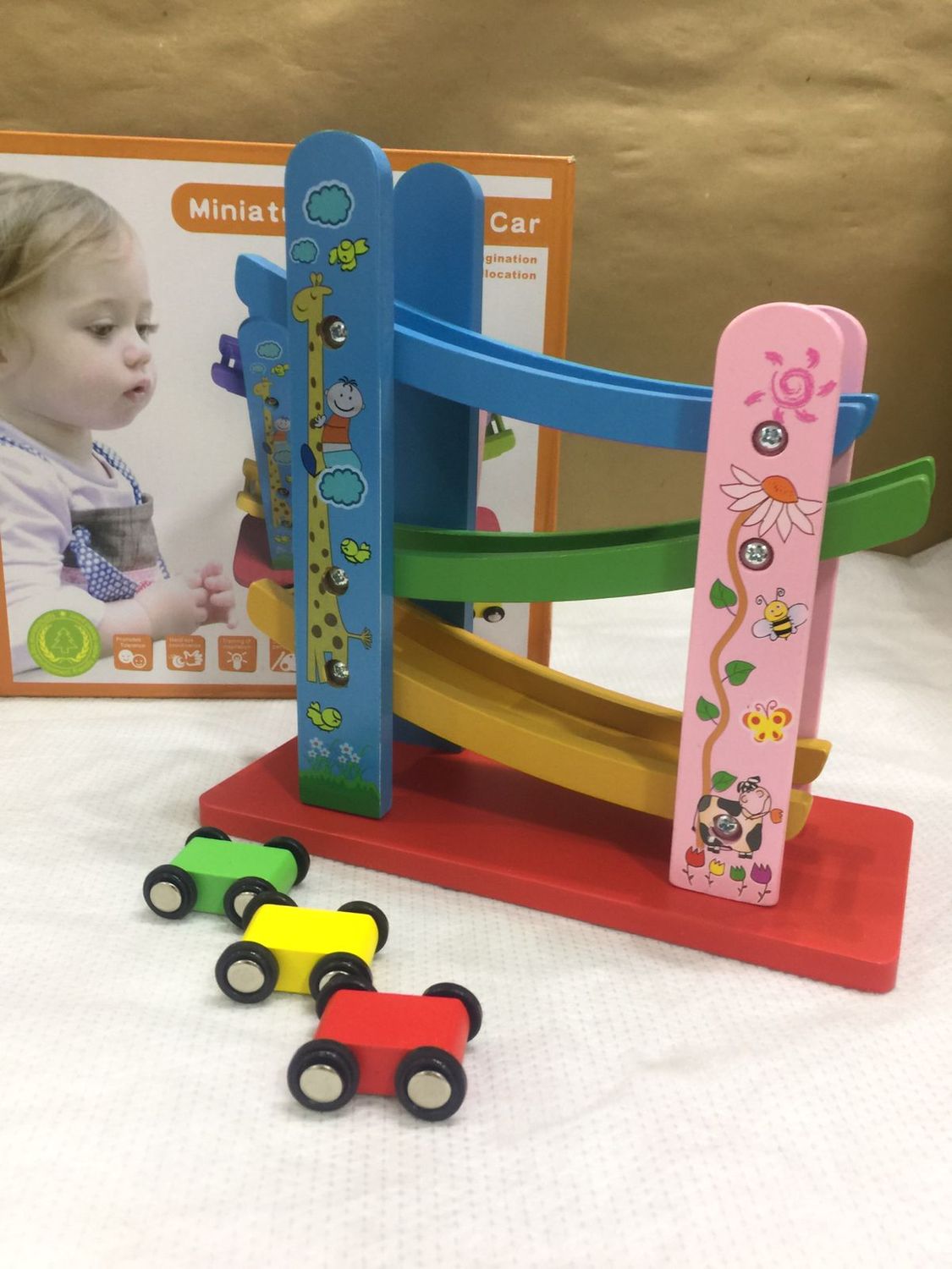 Miniature Speeding Car (IPCC153)+ باس ويف استعارة فقط لأعضاء نادى اى بى ويف للعلوم و التكنولوجيا (6-3years)