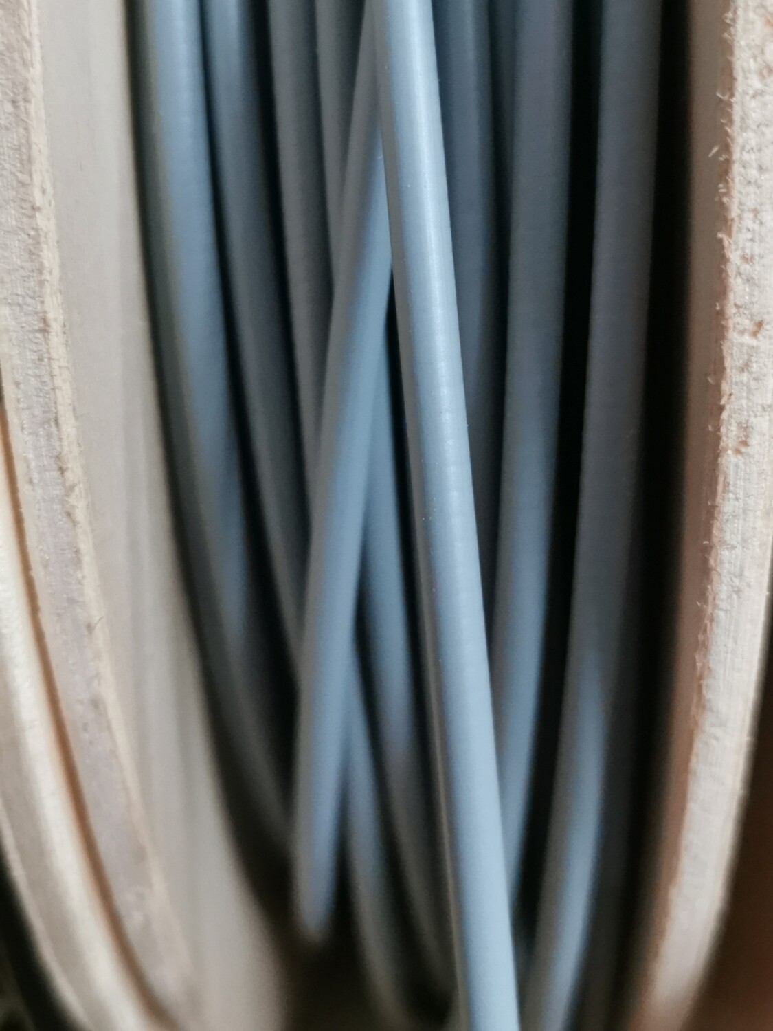 Bowdenzug Spirale  2,0mm innen 4,0mm außen Grau