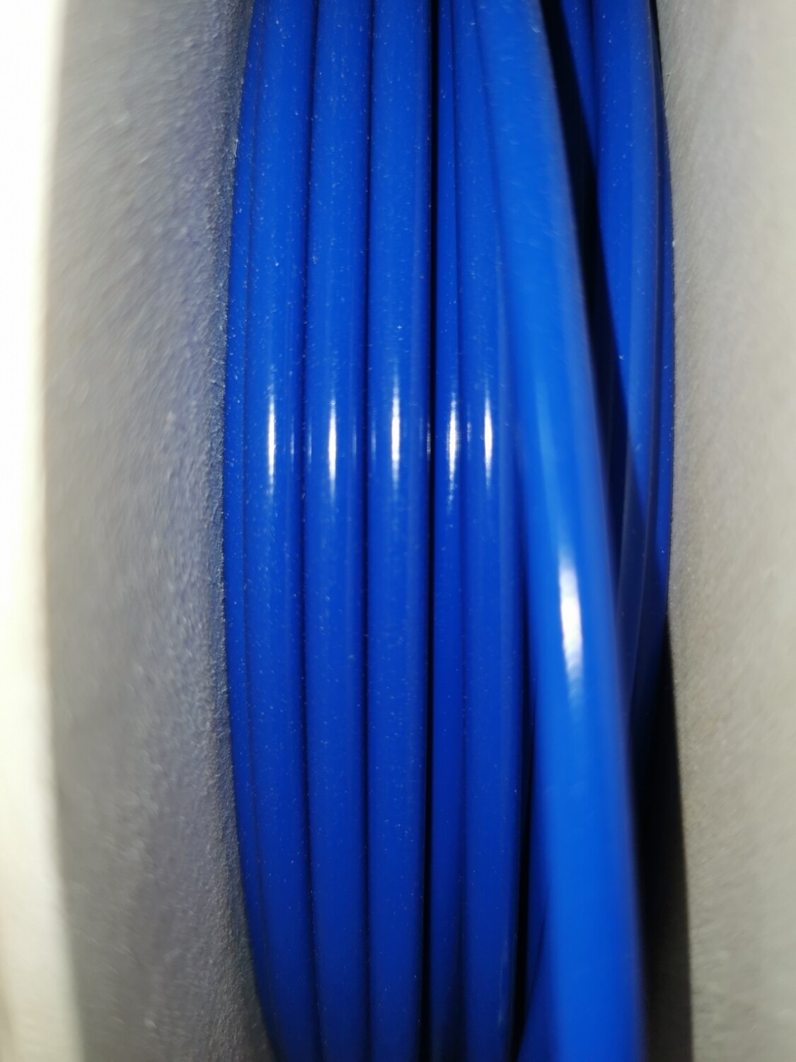 Bowdenzug Spirale 2,5mm innen 5,3mm außen Blau mit innenrohr