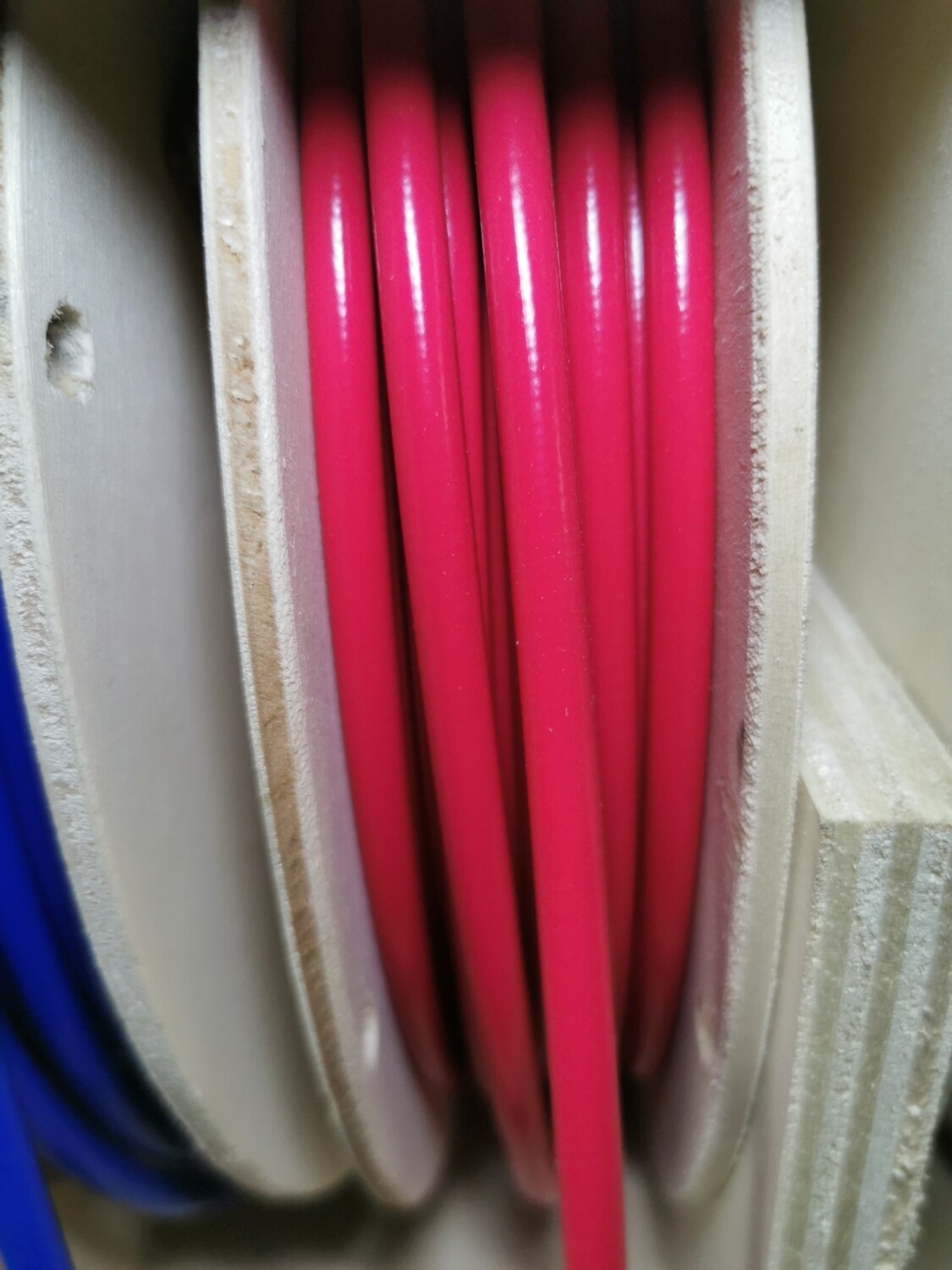 Bowdenzug Spirale 3,2mm innen 7,0mm außen Rot mit innenrohr