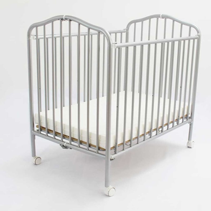 L.A. Baby Crib with Linens