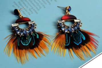 Fashion Feather Statement Earrings