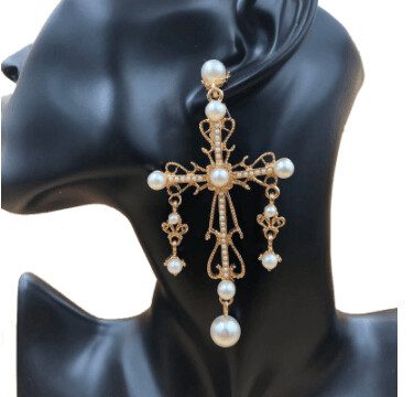 Don't Cross Me Pearl Earrings