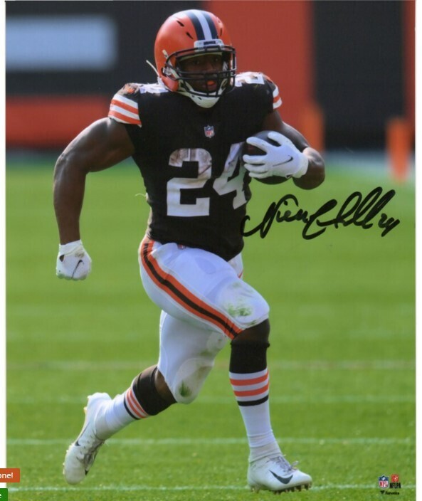 Nick Chubb Cleveland Browns Fanatics Authentic Autographed 8" x 10" Vertical Running Photograph