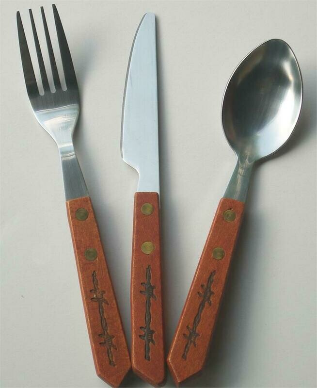 12 piece Wood Handle Barbwire Flatware #436F