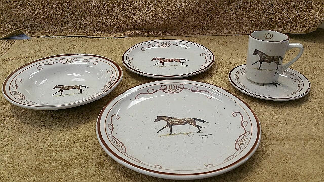 Western Galloping Horses 20-pc Dinnerware set #1731