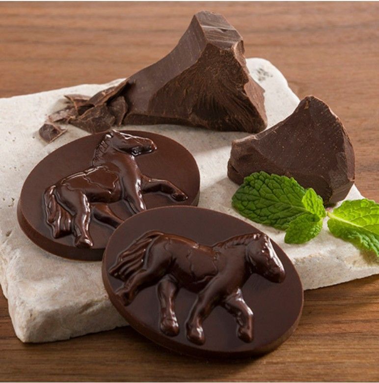 Dark Chocolate & Peppermint Crunch Ponies Gable Box - 8 pc #C96