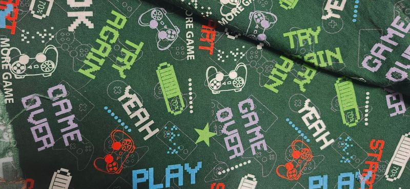 Gamer in green