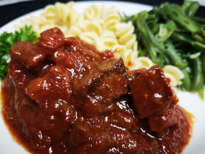 06. Beef Goulash with Peppers, Rotini Noodles & Green Beans