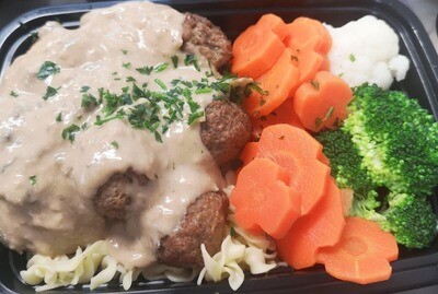 07. Meatballs with Creamy Cheese Sauce, Egg Noodles, Vegetables