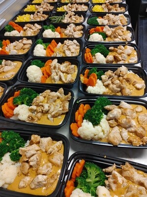 01. Creamy Butter Chicken (MILD) with Vegetables & Rice