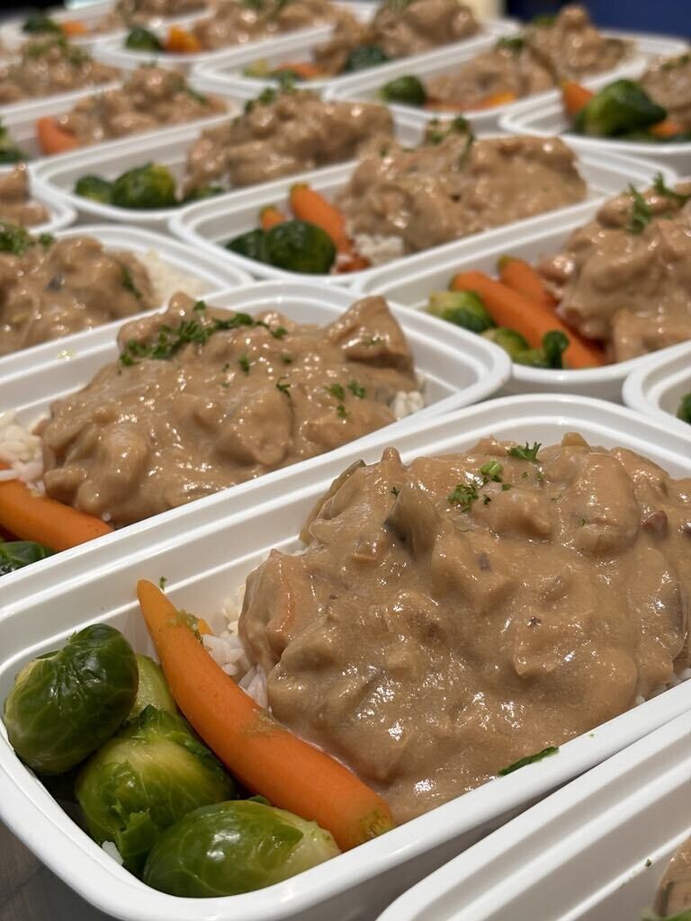 01. Chicken Stroganoff with Mushrooms, Vegetables &amp; Egg Noodles