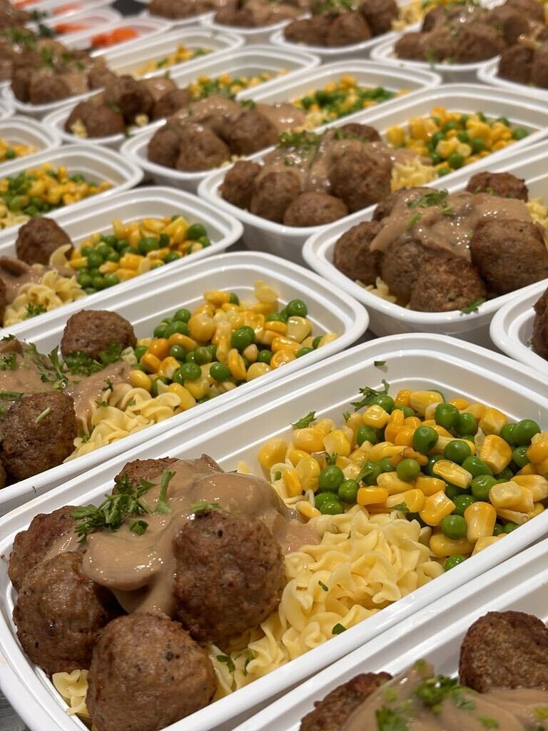 07. Swedish Meatballs with Mushroom Gravy, Vegetables &amp; Egg Noodles