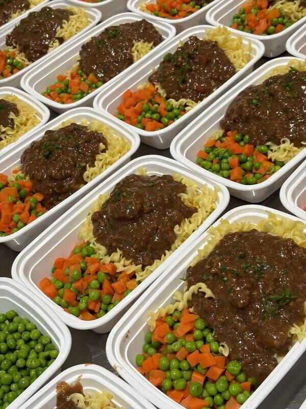 06. Ground Beef Goulash with Peppers &amp; Mushroom,  Vegetables &amp; Egg Noodles 🍝🥩🍄