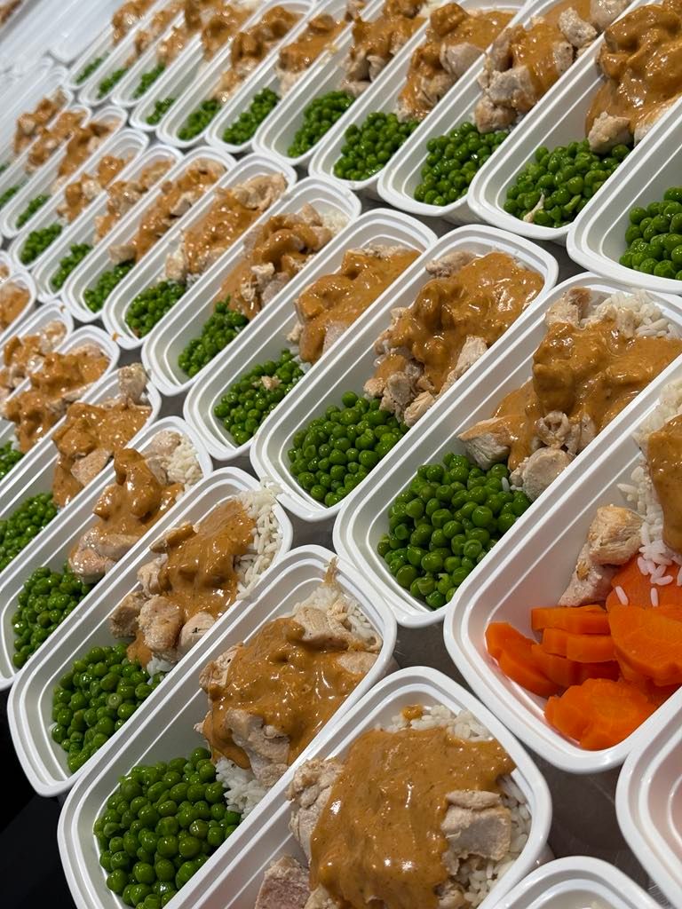01. Mild Butter Chicken with Rice and Vegetables