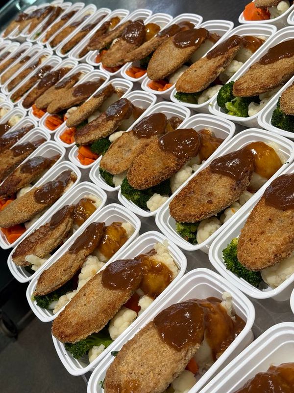 06. Veal Cutlet with Mashed Potatoes, Vegetables &amp; Gravy