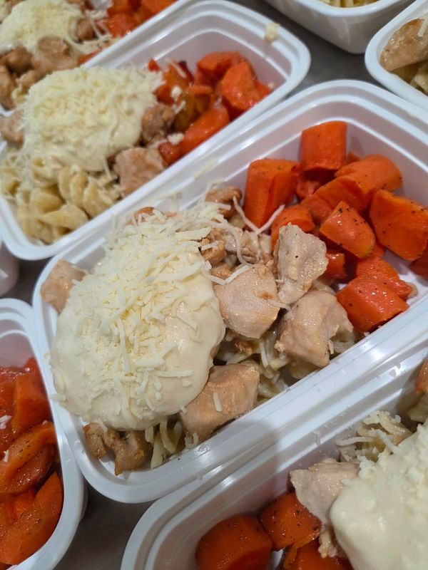 03. Chicken Alfredo Pasta with Vegetables