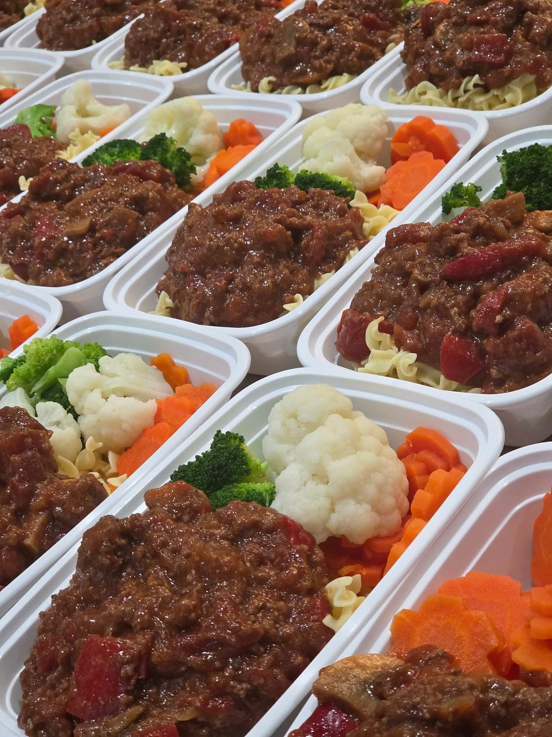 06. Ground Beef Goulash with Peppers &amp; Mushroom,  Vegetables &amp; Egg Noodles 🍝🥩🍄