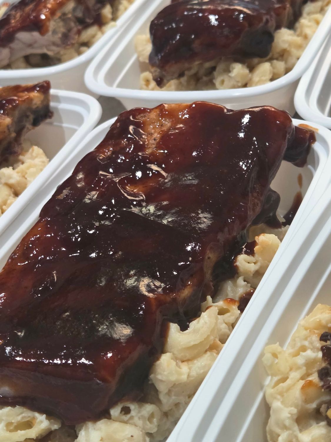 04. BBQ Ribs with Creamy Mac and Cheese