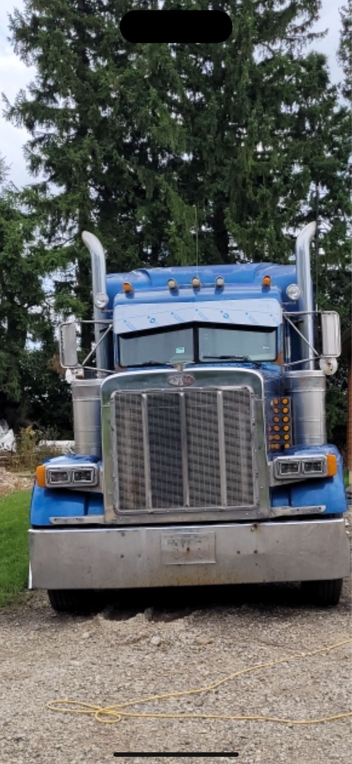 12x8 Reverse Bow tie Peterbilt Visor