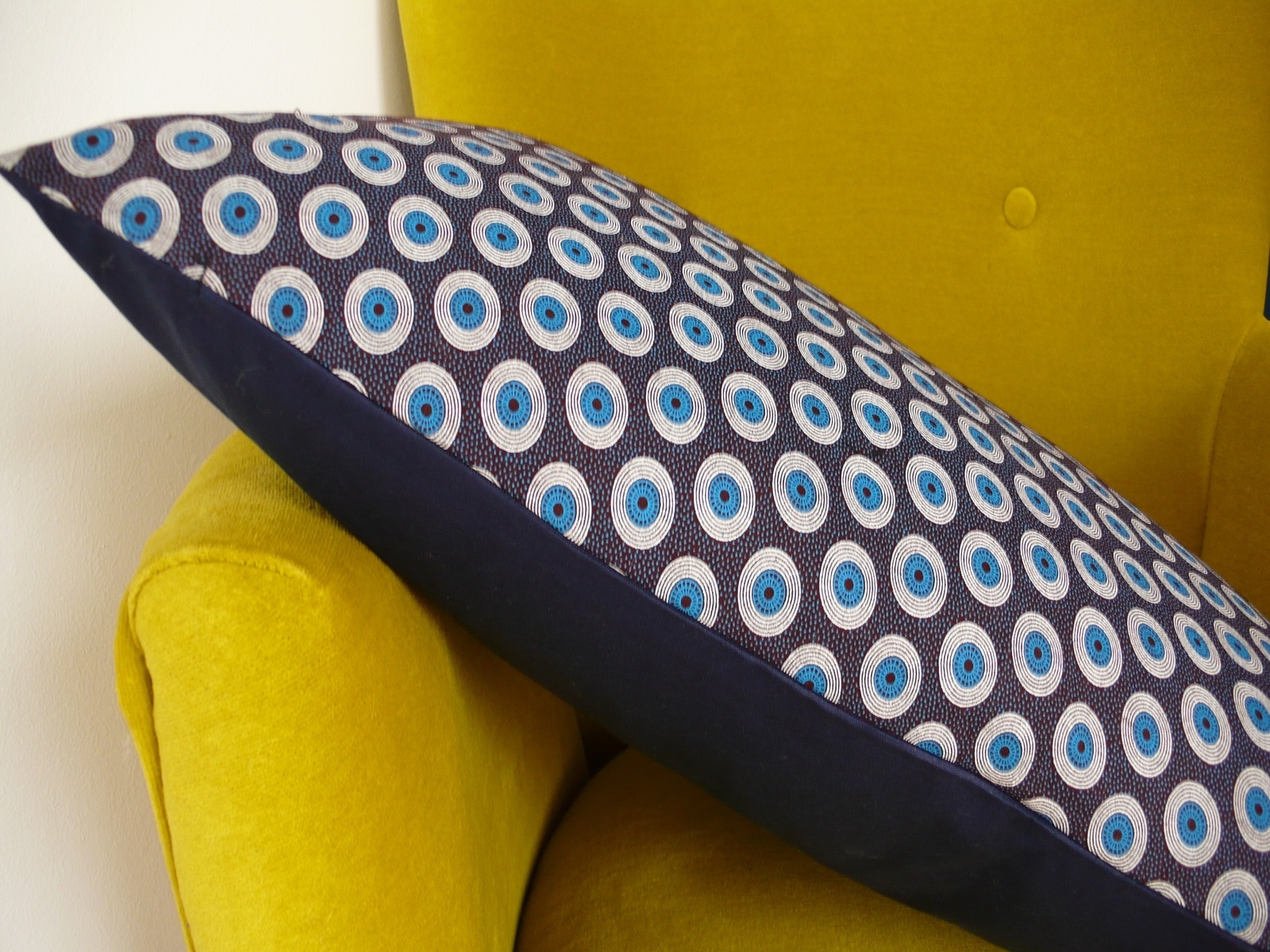 MEHAREE - Coussin 40 x 60 cm - en shweshwe, bleu et blanc