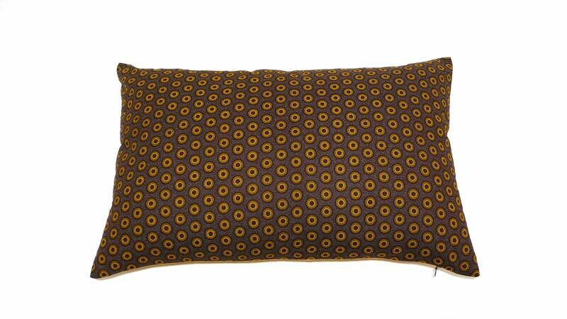 MEHAREE - Coussin 40 x 60 cm - en shweshwe, chocolat et moutarde
